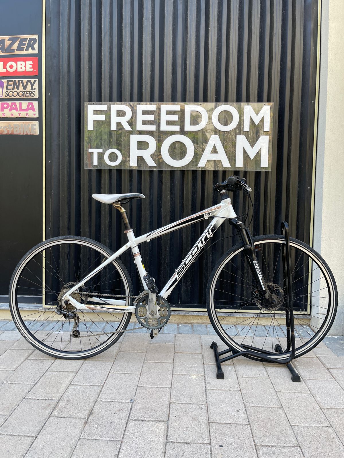 Scott (White) 28-Inch: Conquer the Trails with Precision and Style